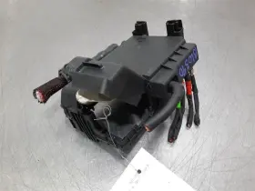 614.gm1m17 Cadillac 17 2017 Ats Oem Positive Terminal Relay 23323552 #3