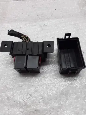 614.fd1g01 Ford Small Fuse Relay Box 2001 Mustang Z-47-1p #3