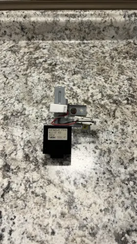 Nc13-67-9c0 Mazda 614.mz1o99 1999-2005 Miata Mx5 Oem 1.8 At Bracket Relay Module Nb 99-05